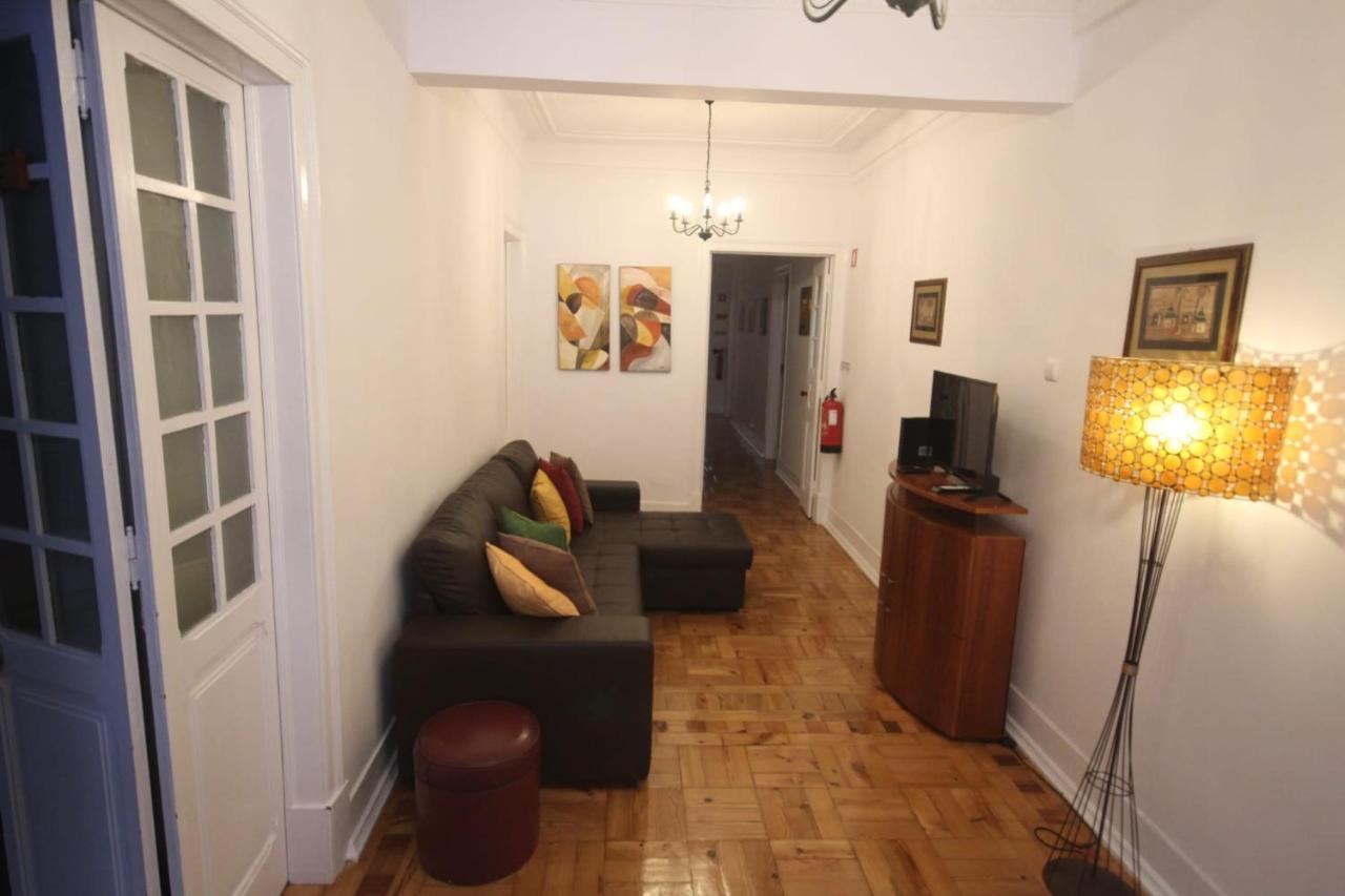 Ocean M1 R4 - Large Double Room With Shared Bathroom In City Center Lisbon Bagian luar foto